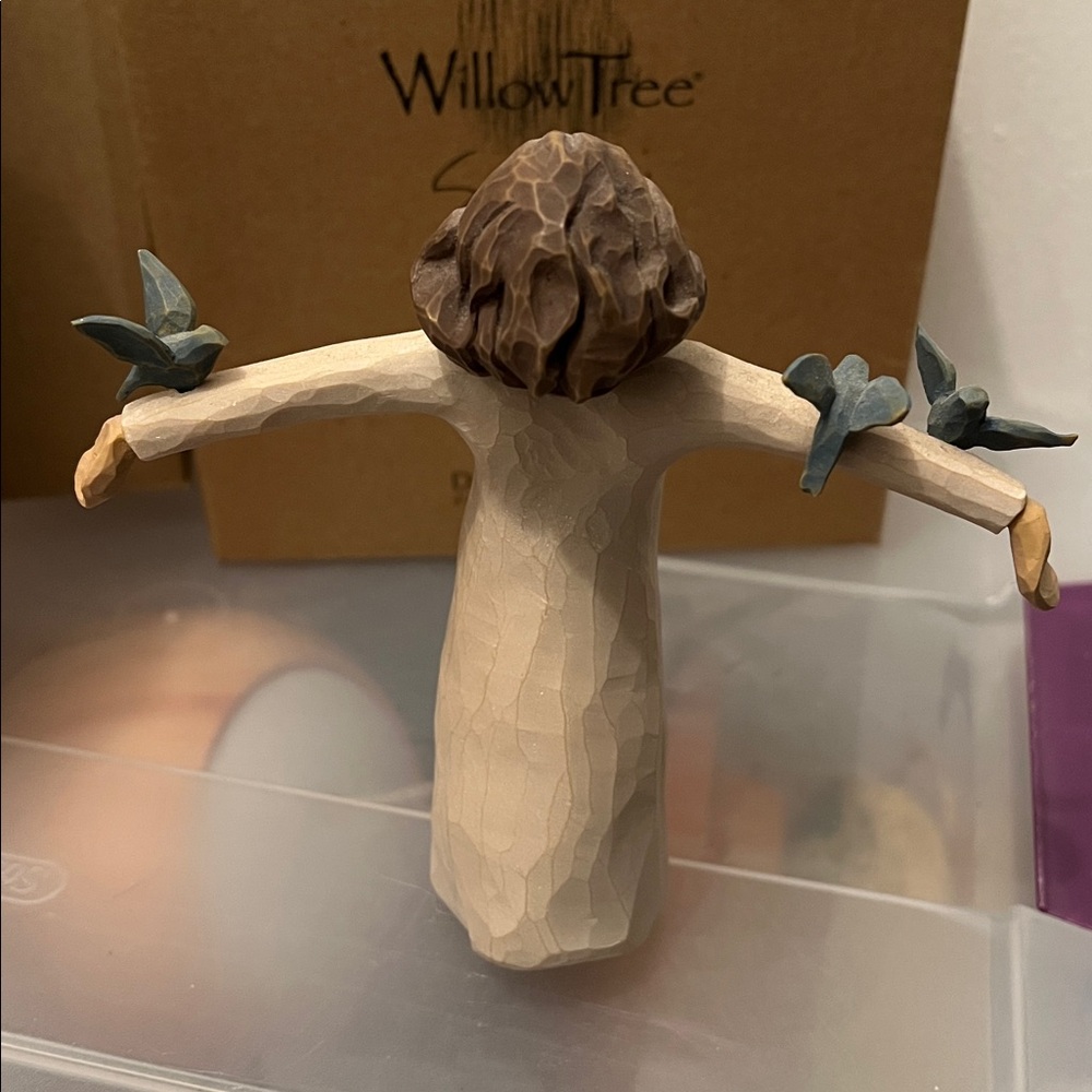 Willow Tree Figurine with Blue Doves and Natural Finish - Picture 3 of 3